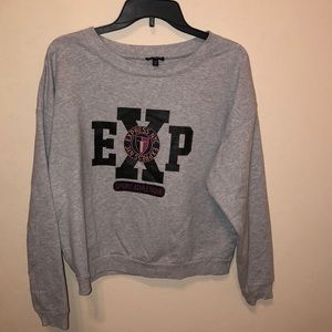 grey sweatshirt